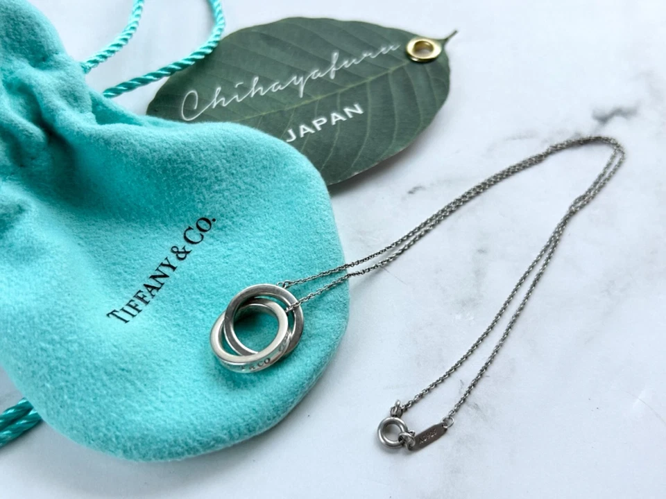 Autentico TIFFANY & Co. Collana con ciondolo cerchi ad incastro 1837 in argen... - Immagine 2 di 4