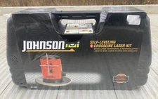 Johnson Level 40-0921 Self-Leveling Cross Line Laser Kit, Horizontal 1872605 NEW