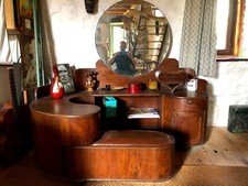 Coiffeuse vintage art déco. En chène. Forme "U", miroir rond, assise pivotante