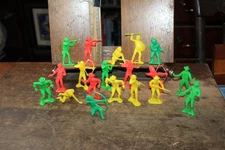 Vintage Lot of 19 Cowboys & Indians Native American Plastic Soldiers  Tim-Mee