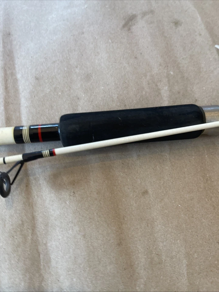 Shakespeare Wonderod WS 80-2M Fishing Rod 8’ 2 Pc. Vintage Spin Medium 10-25 Lb - Image 4 of 4