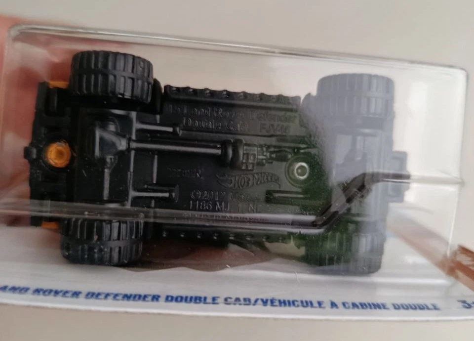 Hot Wheels - ´15 Land Rover Defender Double Cab - HW Dirt - 2025 - Immagine 4 di 4