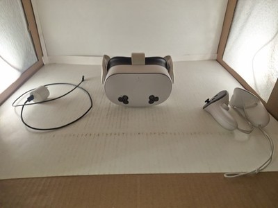 Meta Quest 3s 128GB VR Headset White Bundle 