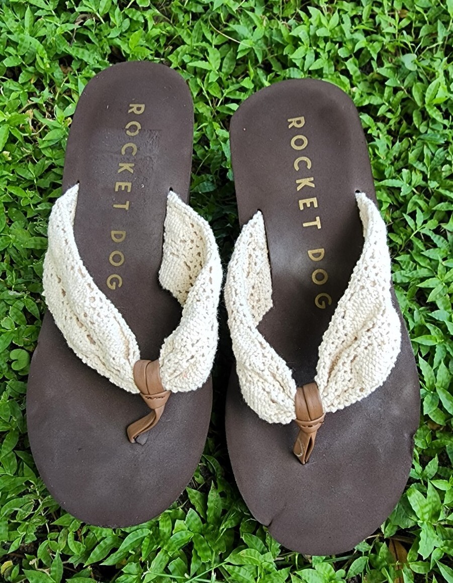 Vintage Rocket Dog Crochet Brown High Wedge Platform Flip Flops Sandals