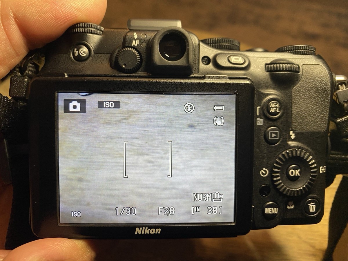 Nikon Coolpix P7100 10.1 MP Compact Digital Camera TESTED Works NO