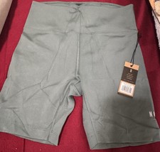 NWT Nobull Woman s Sold Out HR 6 Balsam Shorts Size M