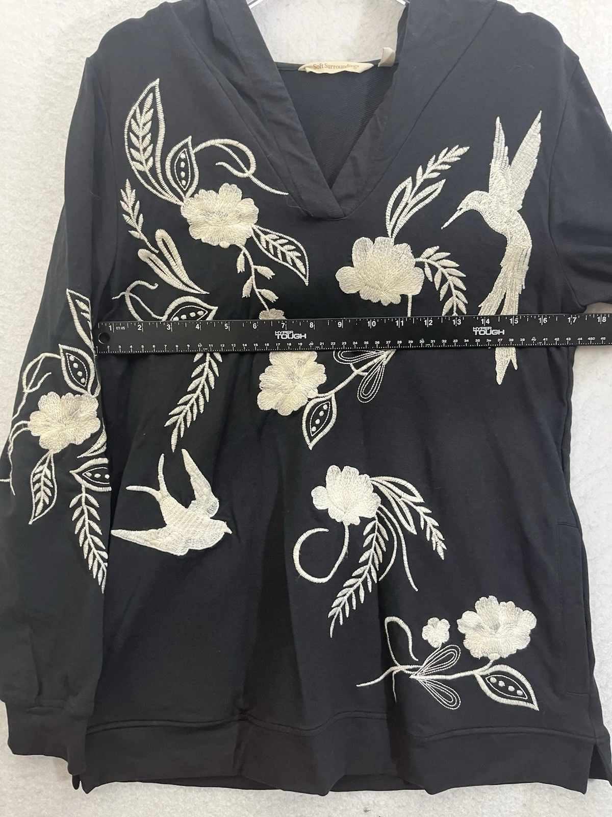 VETEMENTS Felpa con cappuccio donna morbida Dintorni piccola nera ricamata colibrì floreale