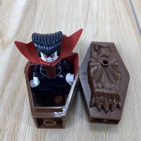 LEGO Studios Vampire Minifigure & Coffin Vampire's Crypt (1381) Vintage 2002