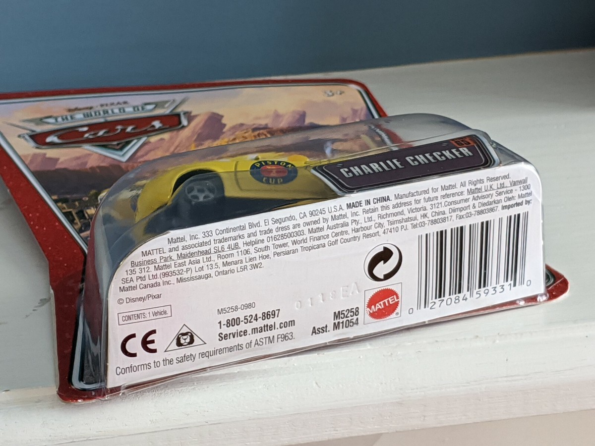 Amazon.com: mattel チック　ハウラー　カーズ　マテル　cars Mattel car Die-cast 1:55, Cars Hook flag, with Mater ミニカー