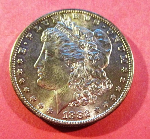 1882-S MORGAN SILVER DOLLAR. UNCIRCULATED. BETTER GRADE.