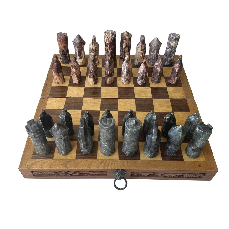 Jeu d’échecs en pierre naturelle sculptée - Coffret ancien style asiatique - Photo 3/4