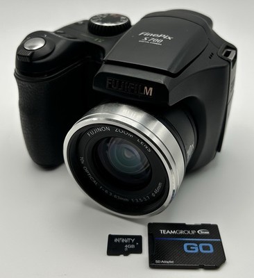 Fujifilm FinePix S700 Digital Camera 7.1MP 10x Optical Zoom w/ 4GB Storage Card