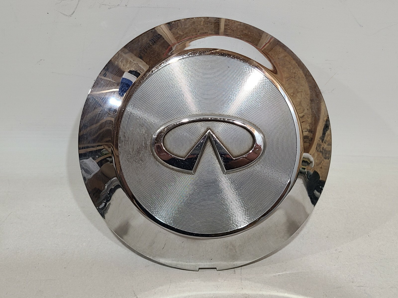 20042007 Infiniti QX56 Center Wheel Rim Hubcap Hub Cap CHROME 40315