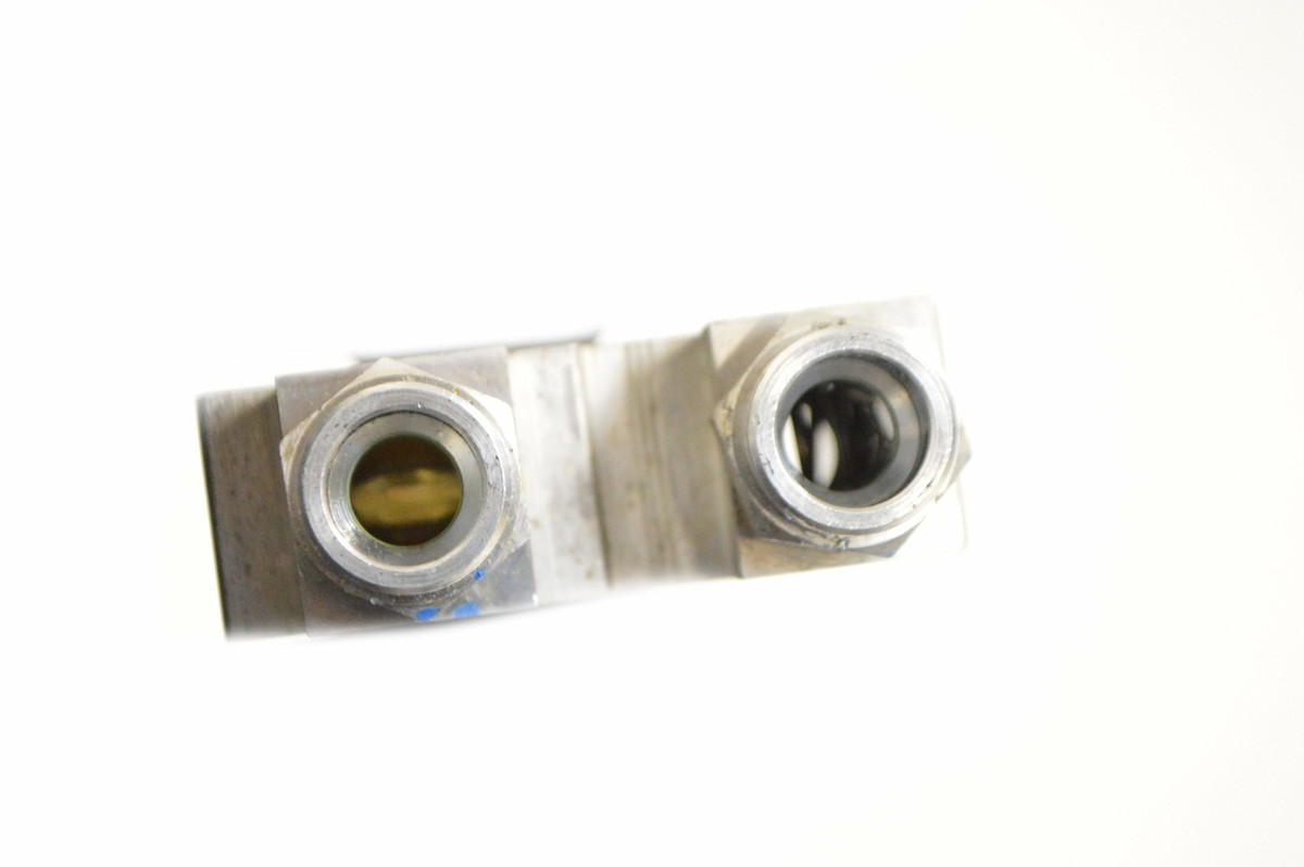 MERCEDES X166 GLS63 AMG 2017 RHD Oil Cooler Thermostat A1645010265 