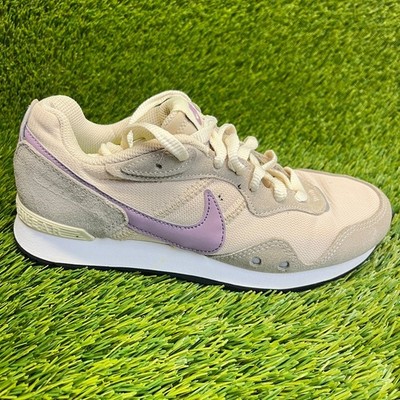 Nike Venture Runner Sanddrift Womens Size 6.5 Beige White Running Shoes Sneakers