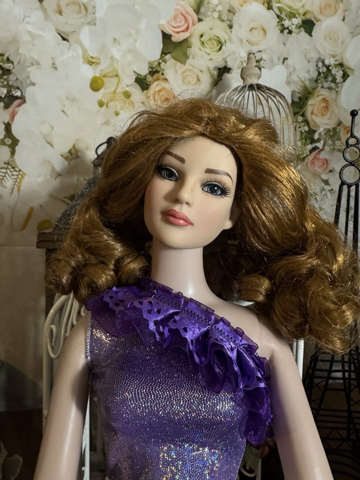 DOLL WIG, NO BRAND, DARK BLONDE SIZE 9-10?  ON 22 INCH AMERICAN MODEL, PLZ READ