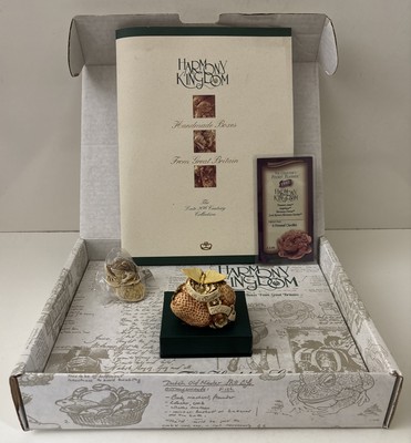 1995 Harmony Kingdom Royal Watch Collector's Club Kit (Sweet As A Summer Kiss)