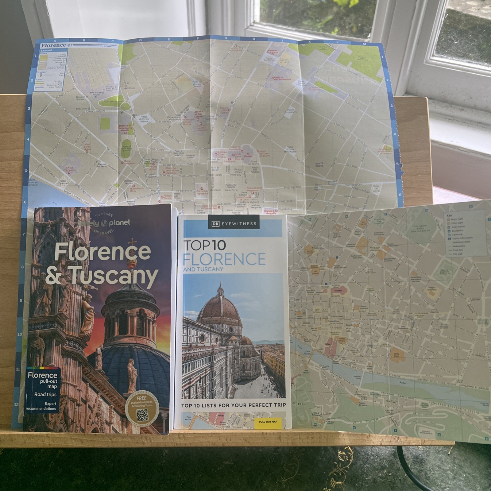 Lonely Planet Florence & Tuscany + Eyewitness Top 10 Florence With Maps