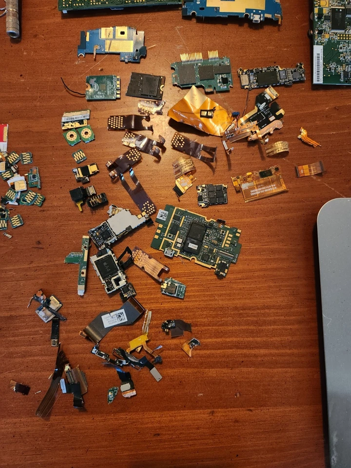 2.5+ pounds of Computer Motherboard CPU Boards for Precious Metal Scrap Recovery - Image 4 of 4