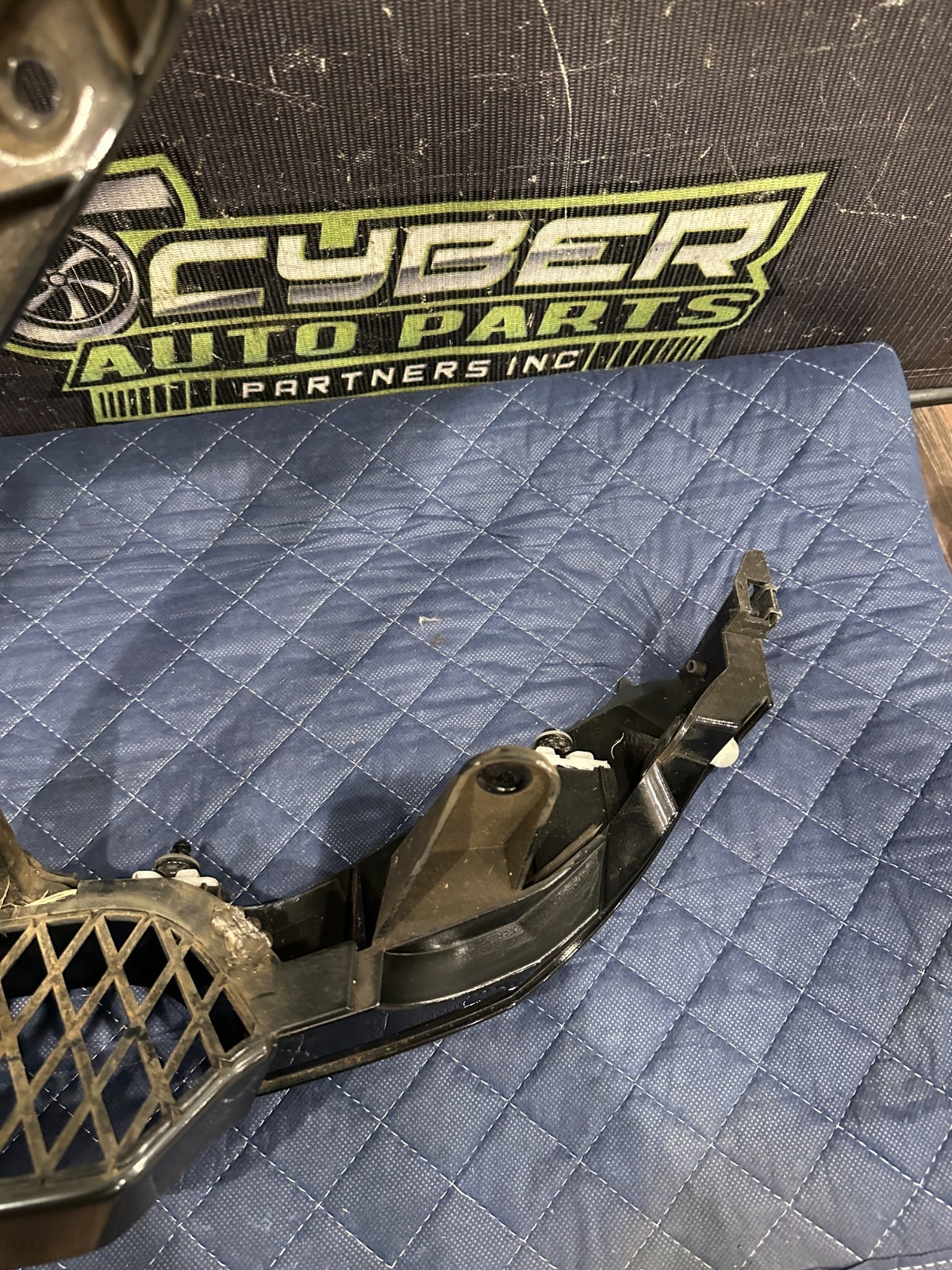 2014 AUDI R8 OEM REAR RIGHT LOWER QUARTER PANEL B PILLAR TRIM 420 853 190 B
