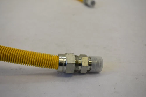 Jones Stephens G-71152 5/8" Gas Connector Coated Fitting 1/2 MIP X 1/2 MIP Coat - Picture 5 of 6