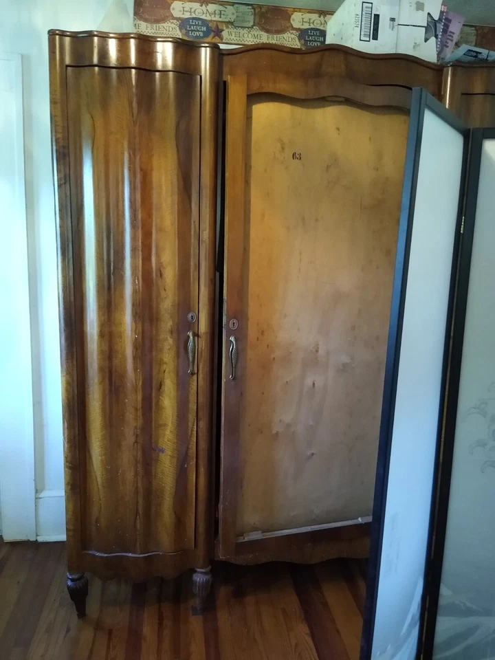 Antiguo armario de madera serpentina de los años 20 Foto 4 de 4