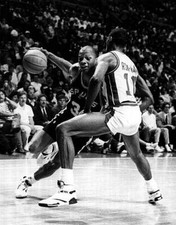 Terry Cumming San Antonio Spurs against Dennis Rodman 1990 in Aubur- Old Photo