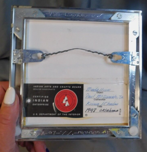 INDIO KIOWA ~ CERTIFICADO ~ ARTES Y MANUALIDADES ~ PAUL MCDANIELS, JR ~ MEDALLÓN ENMARCADO - Imagen 5 de 8