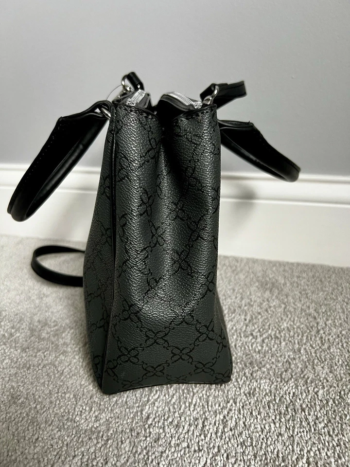 Bolso de mano/brossbody para mujer Nine West Colby negro doble lado/crebilla/mango  Foto 4 de 4