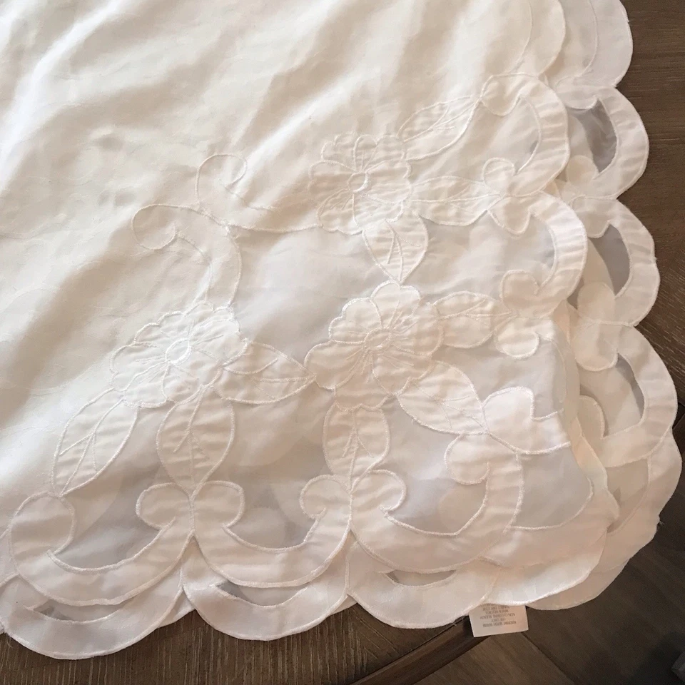 JC Penny Home Tablecloth, Battenburg Lace Design, Off White 59” W, 84” L. EUC - Image 2 of 4