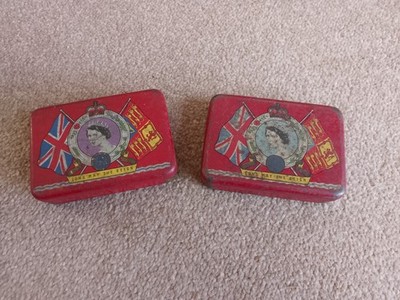Zwei (2) Vintage 1953 OXO Dosen Queen Elizabeth II Krönung Souvenir - wie gefunden