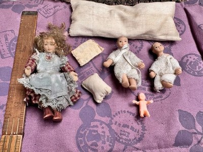 Vintage Puppen für Puppenstubenbesitz seit vielen Jahren unsicher über Geschichte aber alt 