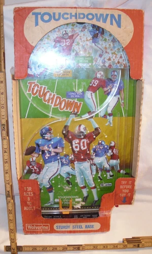 WOLVERINE TOUCHDOWN BAGETTELLE PINBALL GAME TIN TOY BOXED