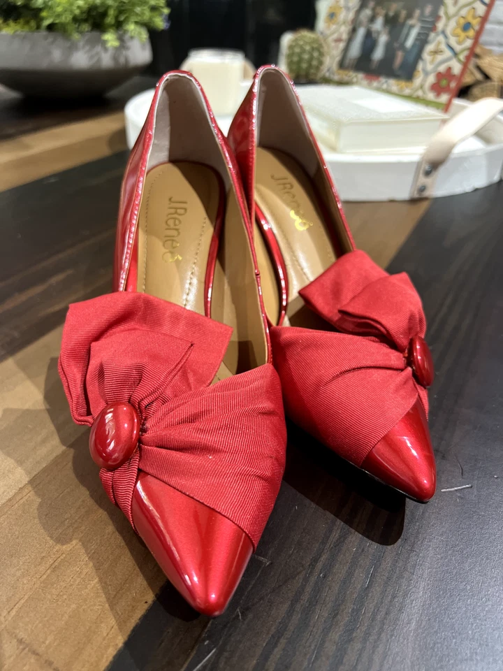 Zapatos de salón J. Renee Hirisha rojo satinado adorno lazo para mujer talla 7M rojo charol Foto 2 de 4