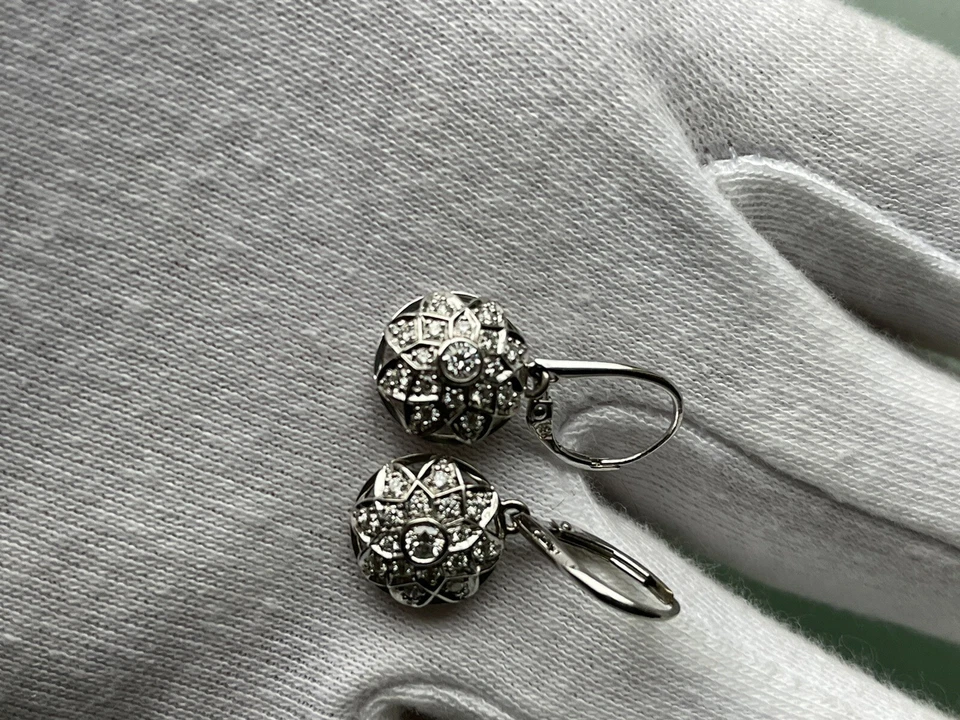 Kat Florence London 18k D Flawless Diamond Dangle Earrings. Foto 3 de 4