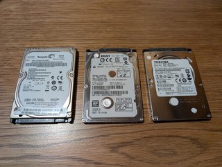 Lot de 3 HDD 2 5" 3x500 Go Seagate Toshiba HGST