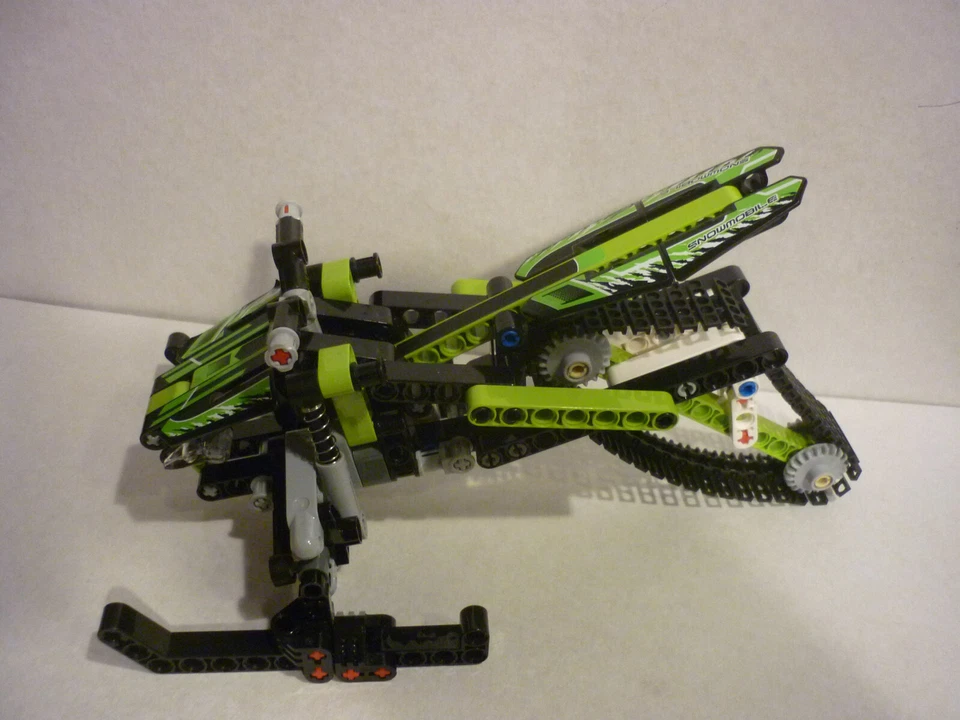 LEGO Technic 42021 Snowmobile, photo 1 sur 5