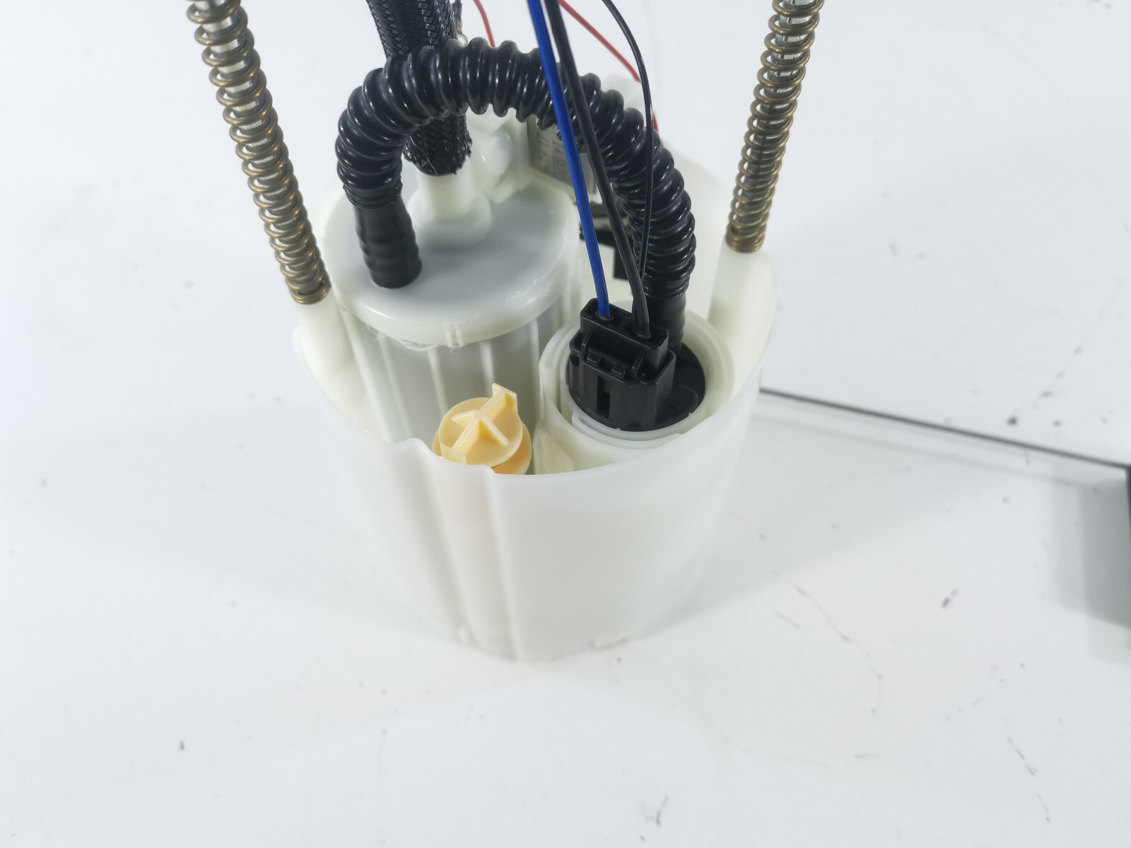 2009-2019 OEM Maserati GranTurismo M145 4.7L Engine Fuel Pump