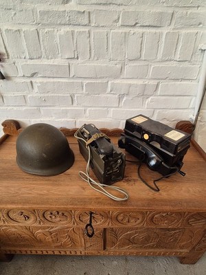 2 Feldtelefone: Schwedisches M37 Ericsson & BW Ackerschnacker + Gefechtshelm