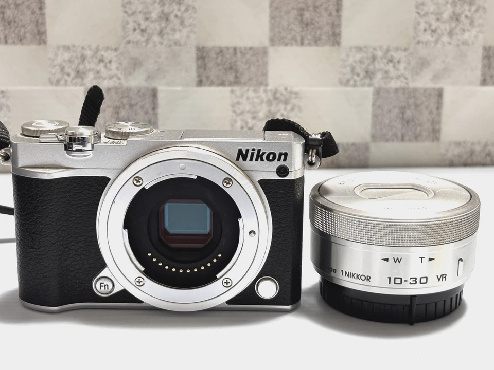 Nikon 1 J5 Silver 20.8MP Mirrorless Digital Camera w/10-30mm PD-ZOOMLens, Extras - Image 4 of 4