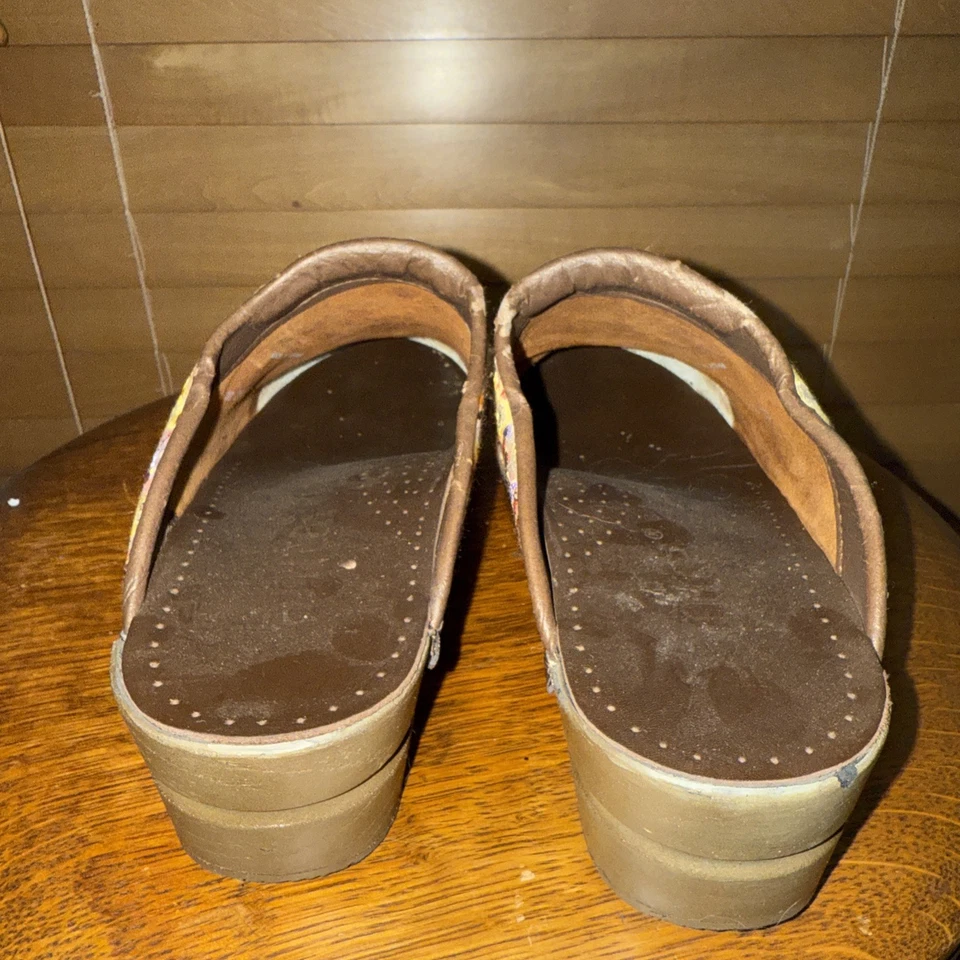 Zuecos de enfermera Sanita multicolor bordados florales zapatos para mujer talla 39 EE. UU. 8 Foto 3 de 4