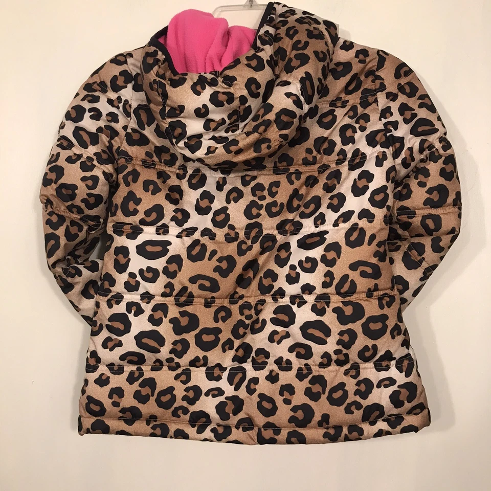 Chaqueta con Capucha Forrada Rosa de Vellón Estampado Glory Guepardo Desteñido Talla Pequeña 6-6X Usada en Excelente Condición Foto 3 de 4