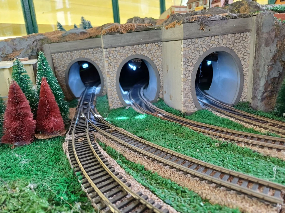 Platico Ferroviario Hornby - Immagine 3 di 4