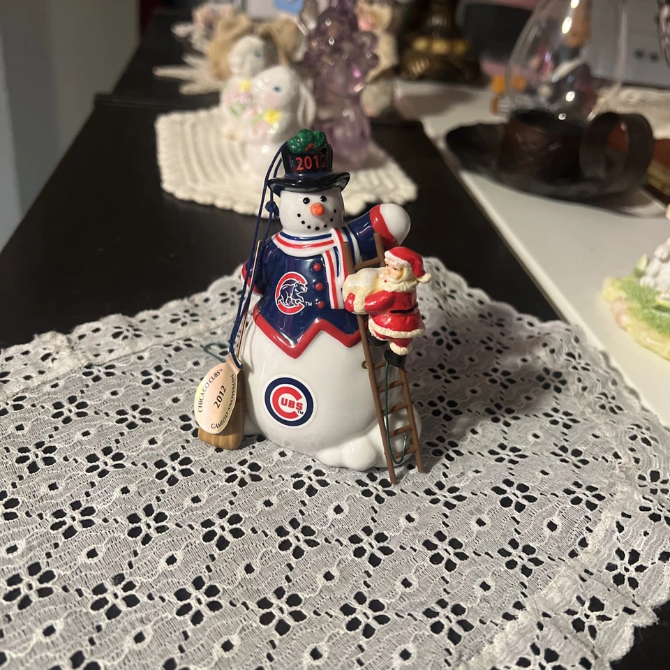 Danbury Mint 2012 Chicago Cubs Gameday Snow Man Ornament  - Image 2 of 2