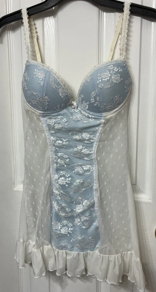 Babydoll pequeño con volantes y encaje azul y blanco Seductivewear By Cinema Etoile Foto 4 de 4