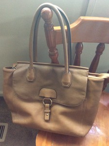 tan coloured tote bags