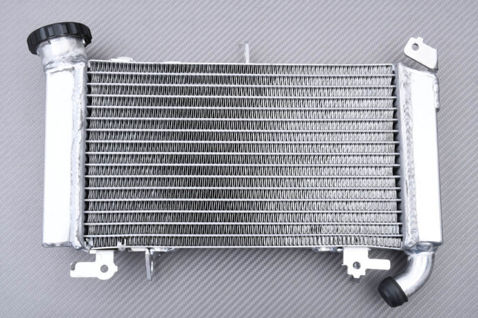 Radiateur eau CB500X pour remplacer une pièce moto endommagée après une chute