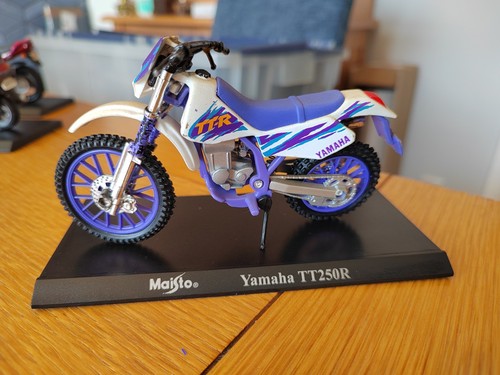 Maisto YAMAHA Motorbikes/ Motorcycles JOB LOT X 4 Die Cast Model 1:18 Scale - Picture 5 of 6