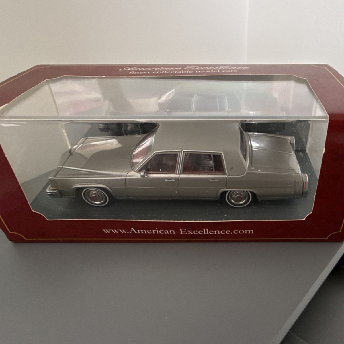American Excellence Cadillac Fleetwood Brougham 1:43 Diecast Car