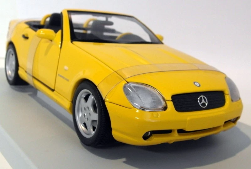 UT Models 1/18 Scale Diecast - 26152 Mercedes Benz SLK AMG Yellow - Image 4 of 4